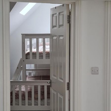 2-Bed Loft Apartment For 5Ppl With Private Parking Бекенхем Экстерьер фото
