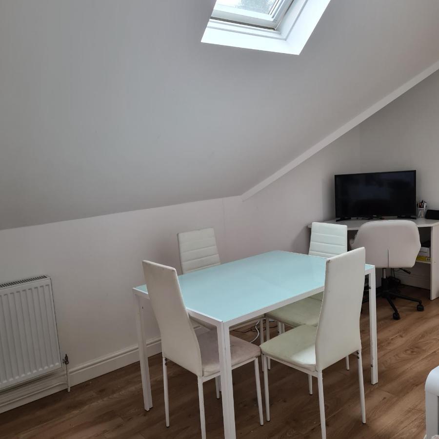 2-Bed Loft Apartment For 5Ppl With Private Parking Бекенхем Экстерьер фото